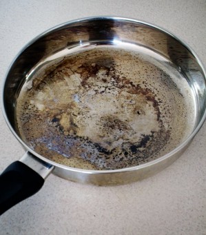 How To Clean Burnt Pans With Vinegar and Baking Soda